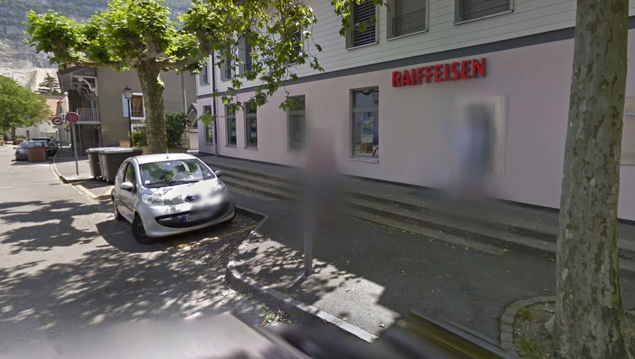 Les malfrats se sont attaqués au bancomat de la Raiffeisen à Veyrier.