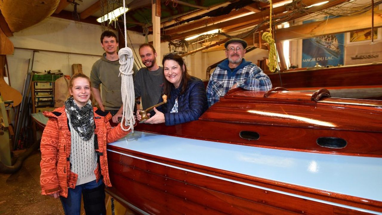 Les intervenants rollois sur Fleur Bleue: Camille Fumat, Pierret Alain Faes, Martin Cretegny, en compagnie de Carinne Bertola, du Musée du Léman et Jean-Philippe Mayerat, constructeur naval.