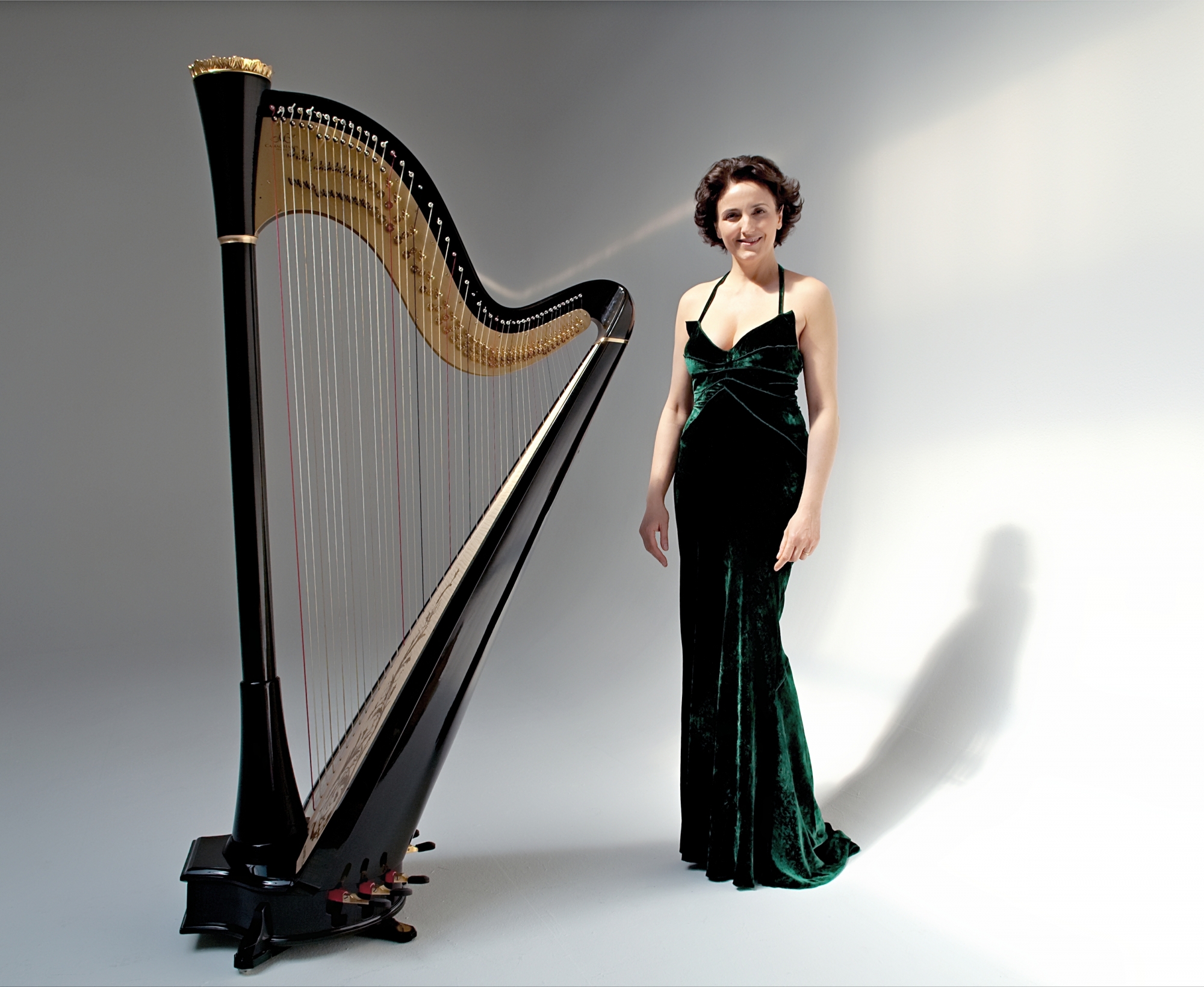 Isabelle Moretti est harpiste et professeur au Conservatoire National Supérieur de Musique et de la Danse de Paris.