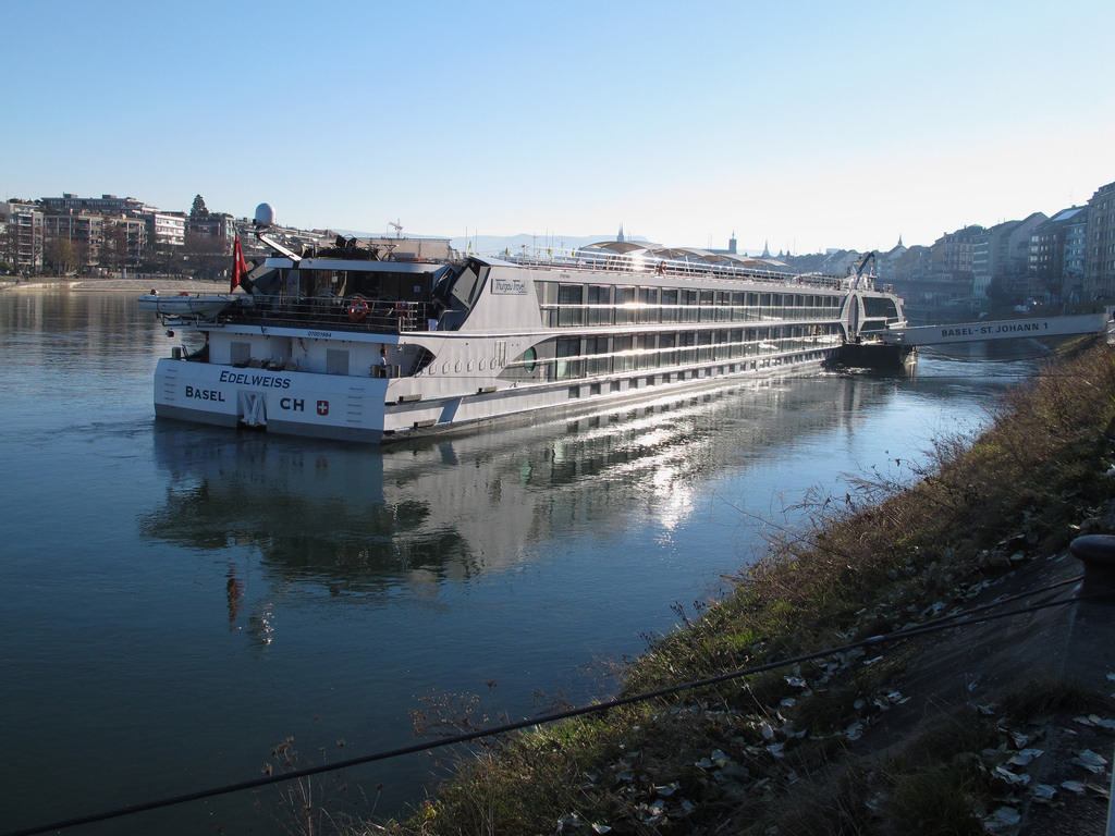 Le MS Edelweiss a percuté un pont après le choc. Il a été gravement endommagé (archives).