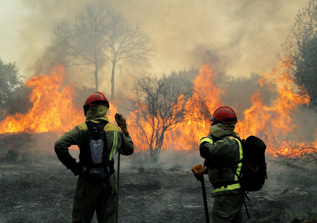 Près de 700 pompiers ont été envoyés dimanche combattre un incendie dans la province du Sichuan.