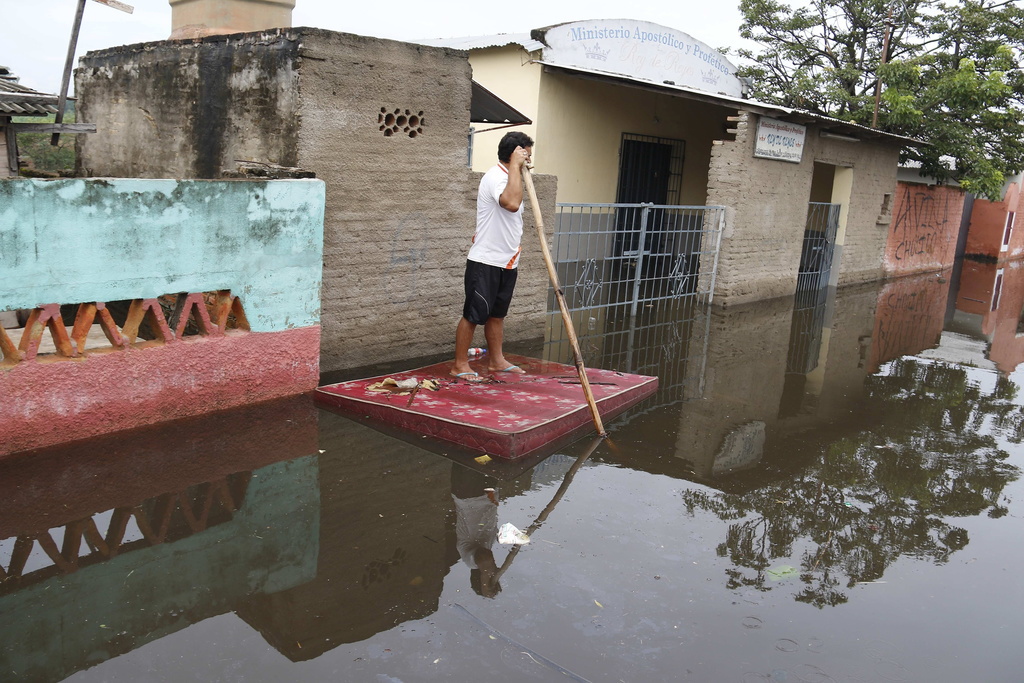 "Les victimes des inondations ont besoin de toits en tôle, de bois et de tous types d'aide" a déclaré le ministre de l'urgence nationale.