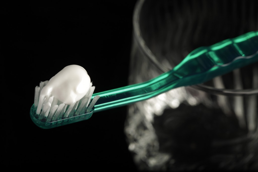 Le dioxyde de titane colore notamment nos dentifrices, en plus de nos aliments et de nos médicaments. (illustration)