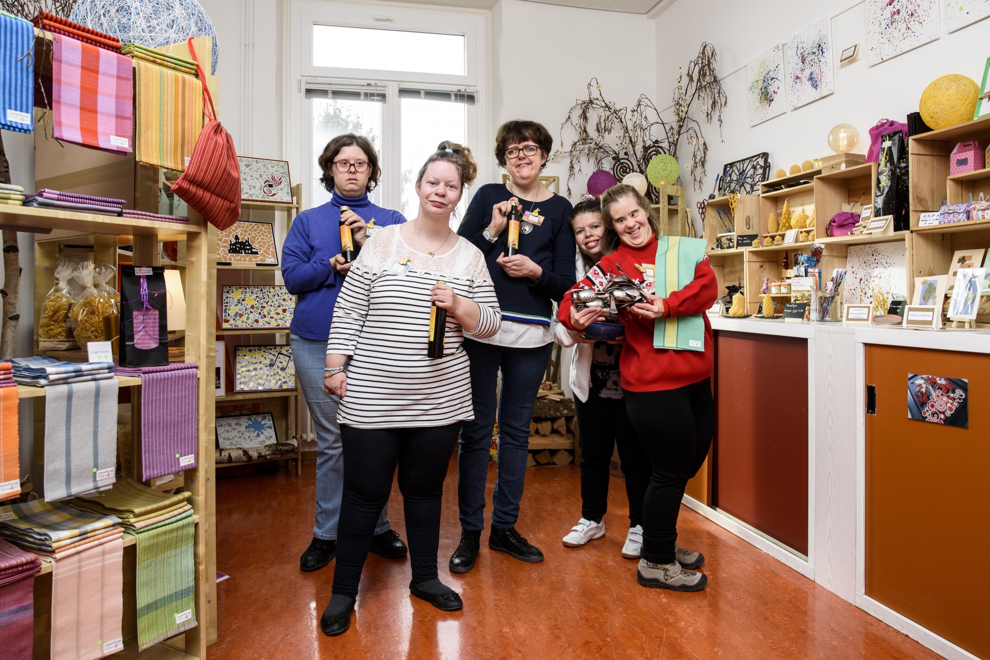 Virginie, Elodie, Nathalie, Manon et Kathy (de g. à dr.) ne sont pas peu fières de leur nouvelle boutique.