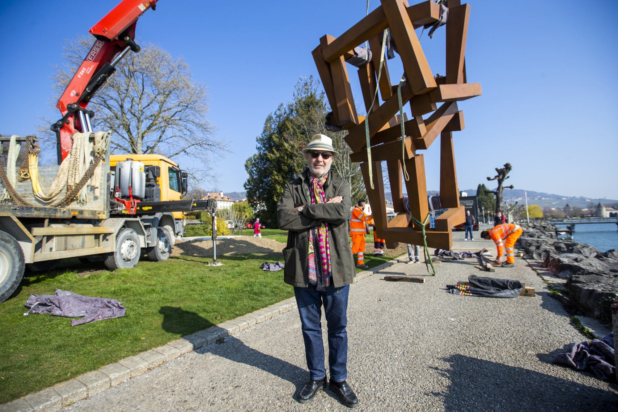 La sculpture sera inaugurée le 19 mai en présence de l'artiste Jedd Novatt et de la discrète mécène.