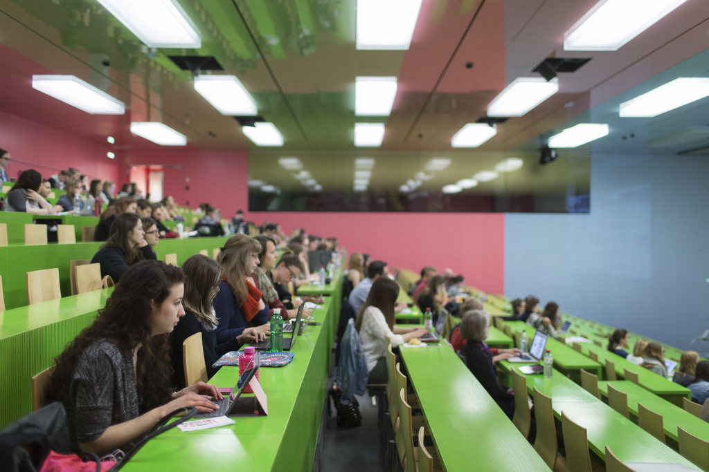 Le développement des hautes écoles figure parmi les raisons expliquant la hausse du nombre de jeunes femmes diplômées d'haute école sur les vingt dernières années. (Illustration)