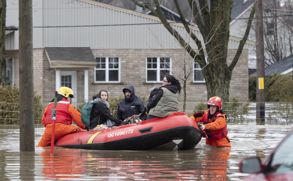 Des dizaines de maisons sont inondées en raison du débordement des rivières des Outaouais et Gatineau.