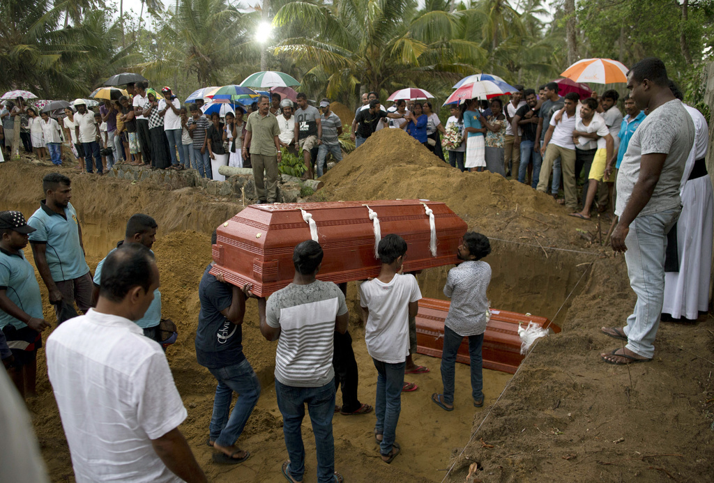 Le Sri Lanka a observé mardi matin trois minutes de silence en hommage aux 310 victimes des kamikazes.