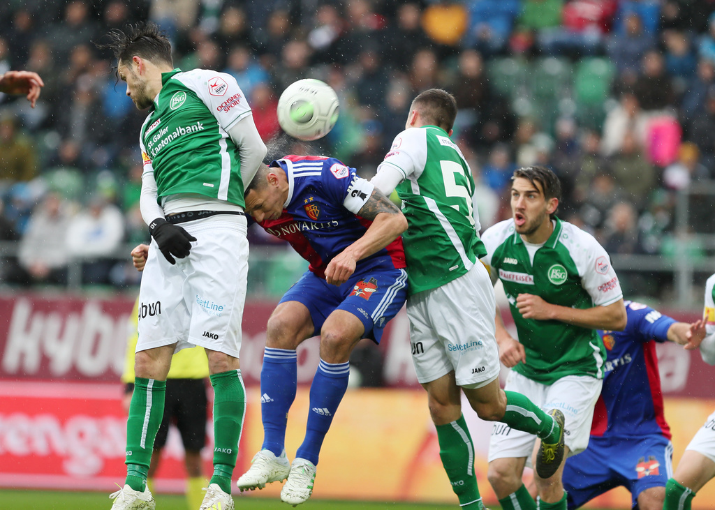 A Saint-Gall, le FC Bâle a frappé une fois en première mi-temps, par van Wolfswinckel (12e but cette saison), puis en seconde par Campo et Stocker, avec les deux fois Bua à la baguette.