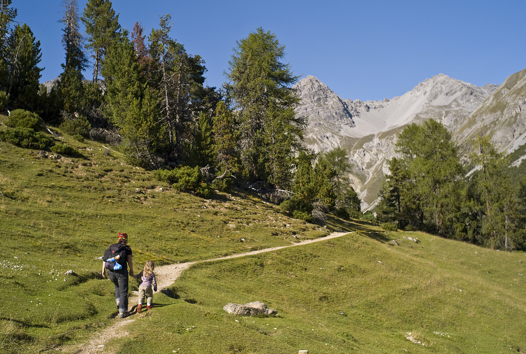 La Suisse est le pays idéal pour randonner plusieurs jours durant autour de lacs, le long de rivières ou en montagne.