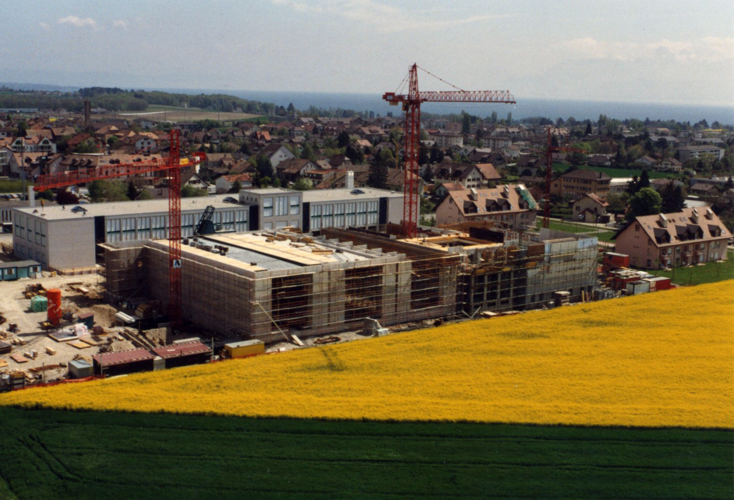 Le chantier de Grand-Champ a débuté le 25 mai 1987. Les élèves investissaient le premier bâtiment deux ans plus tard.