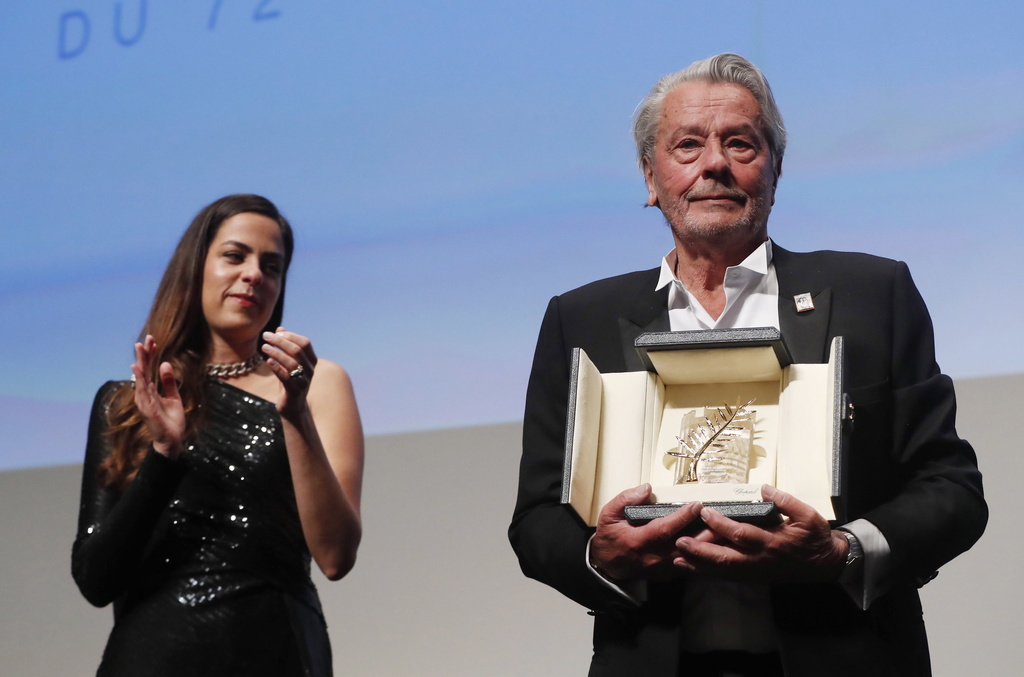 "Ce soir c'est un peu un hommage posthume, mais de mon vivant", a réagi l'acteur.