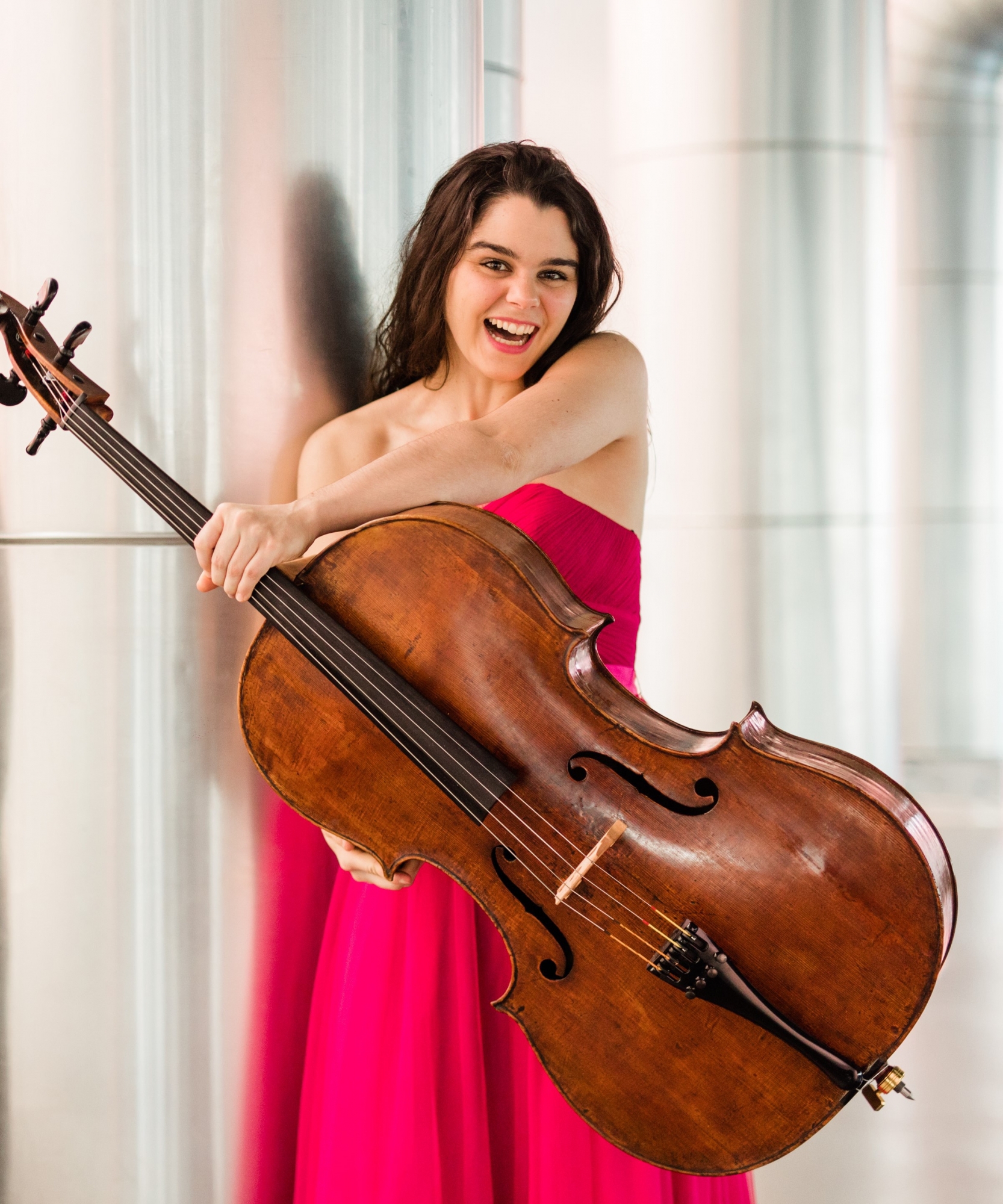 Estelle Revaz est originaire de Salvan, en Valais. Elle est actuellement considérée comme l'une des meilleures violoncellistes suisses.