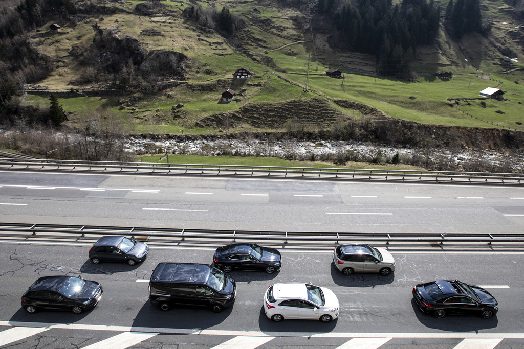 Un bouchon de quatre kilomètres s'est formé au portail nord du Gothard.