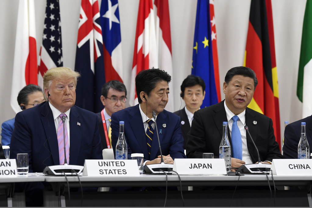 Donald Trump a qualifié d'"excellente" sa rencontre au G20 avec le président chinois Xi Jinping, à droite sur la photo.