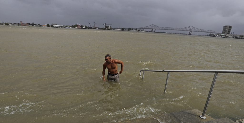 Le niveau du fleuve Mississippi qui traverse la ville de La Nouvelle-Orléans a commencé à baisser.