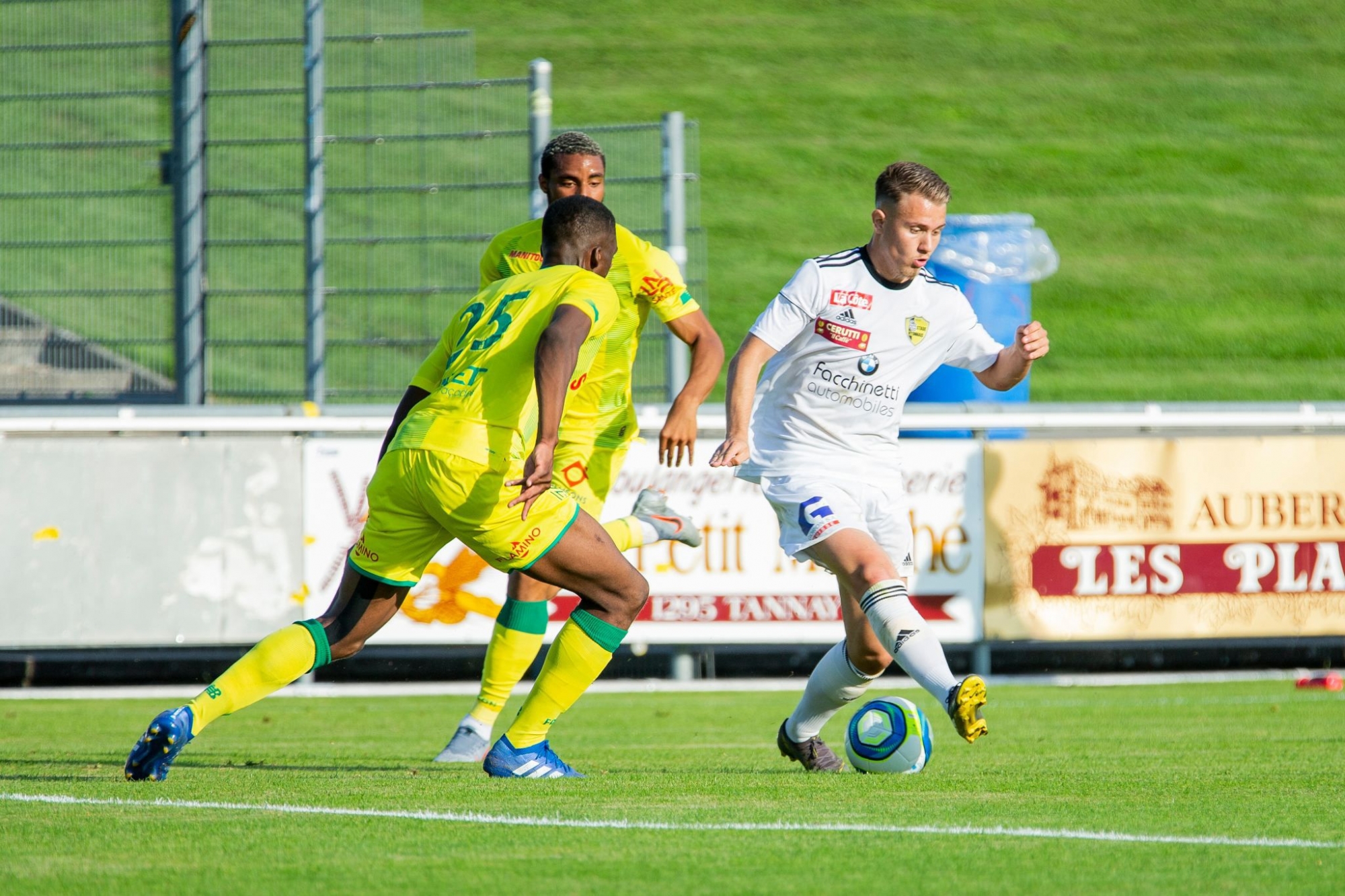 Ridvan Hysenaj (en blanc) et les Nyonnais ont offert une belle résistance face à Nantes.