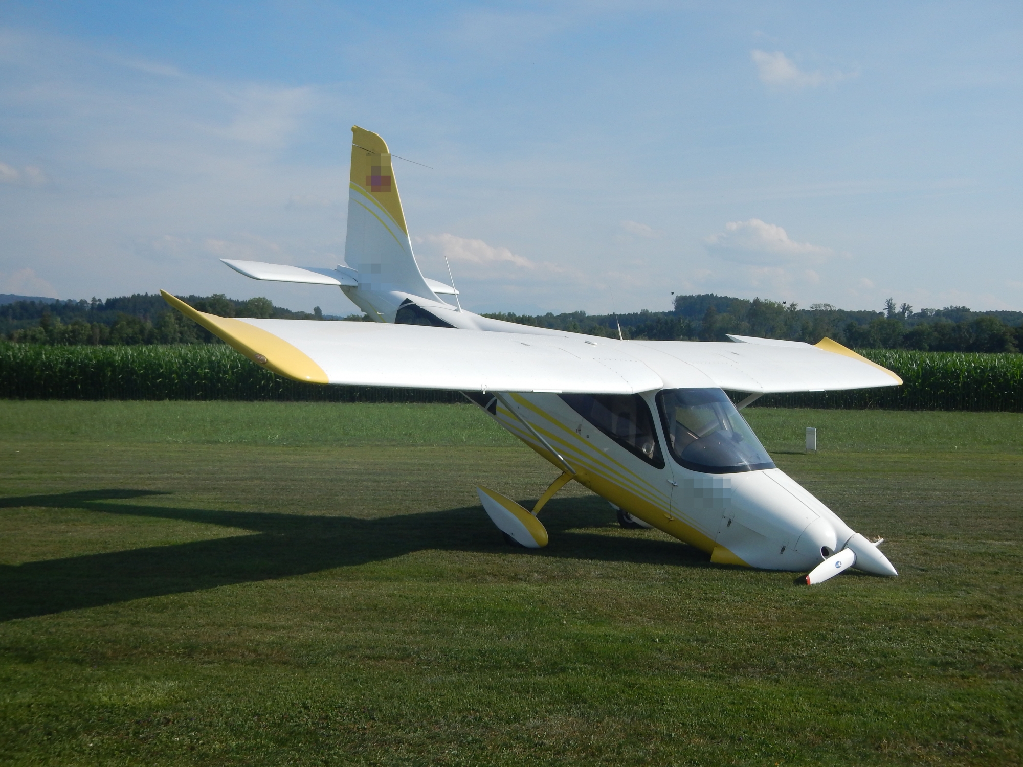 Le monomoteur à deux places a piqué du nez lors de l'atterrissage sur l'aérodrome de Sitterdorf (Thurgovie).