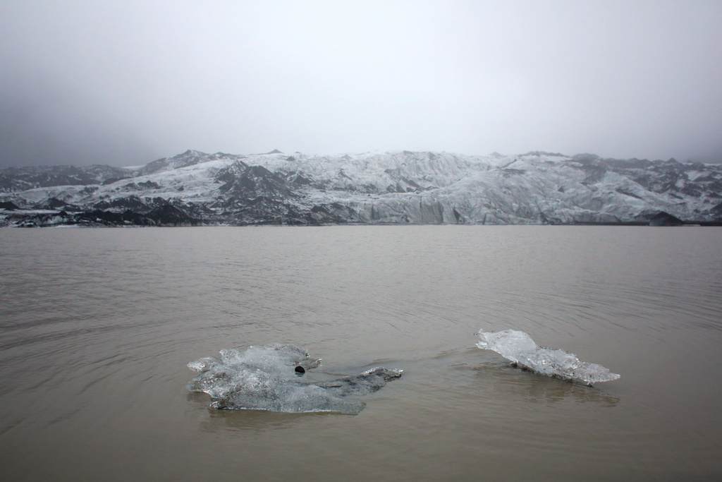 En honorant l'Okjökull, les chercheurs espèrent sensibiliser la population face au déclin des glaciers et aux effets du changement climatique.