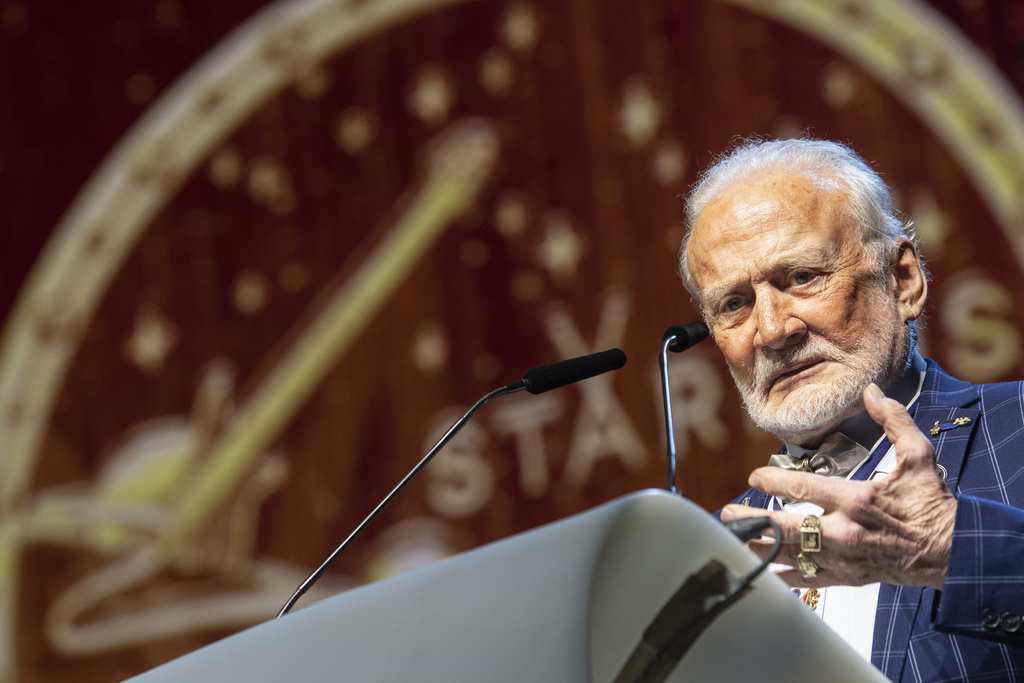 L'ancien astronaute, âgé de 89 ans, se fait rare.