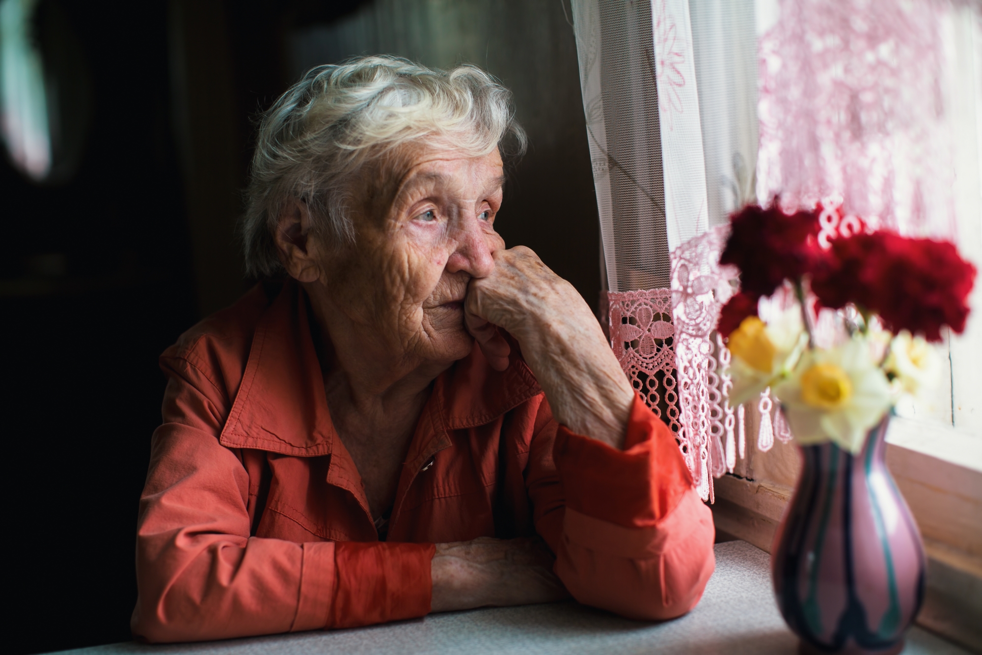 Les personnes âgées en EMS peuvent être sujettes à des angoisses. Le réconfort peut être trouver dans des moments de dialogue.