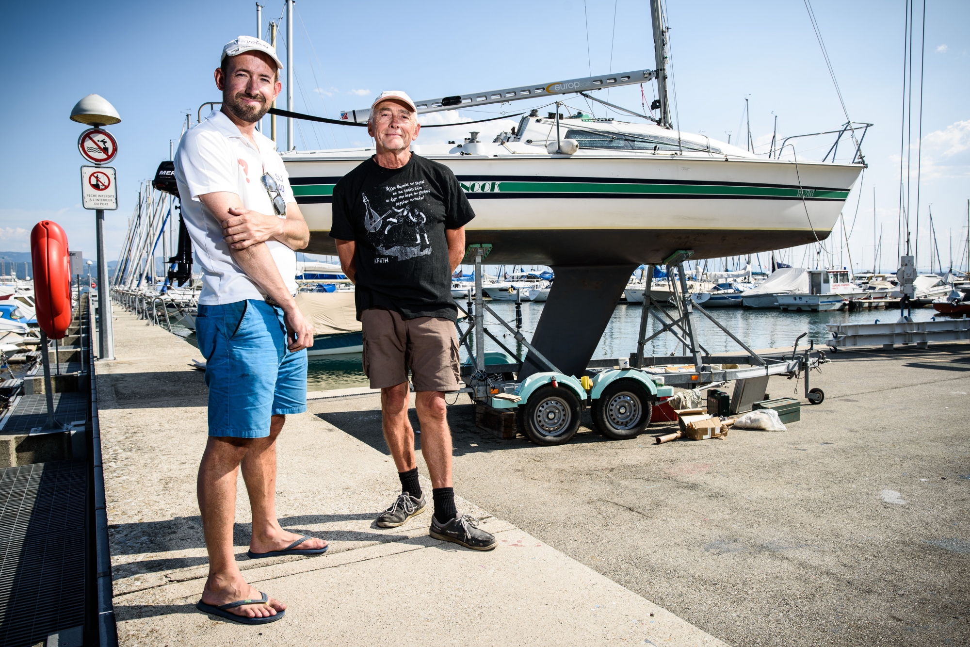 Mercredi, Patrick Besson (à dr.) et Daniel Bouwmeester étaient encore en train de préparer Chinook, leur bateau.