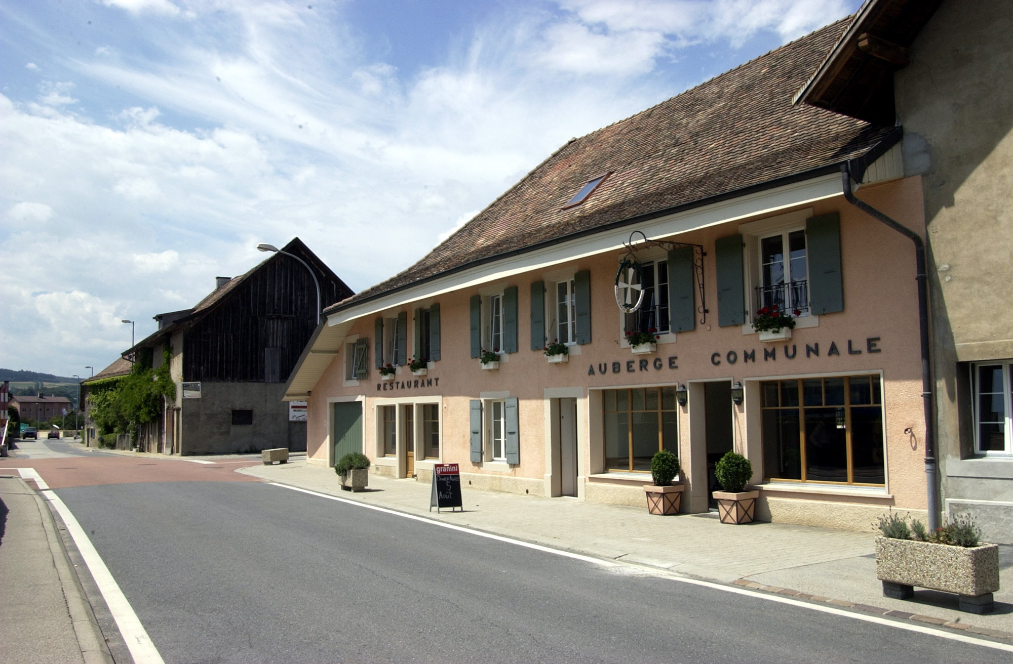 Gastrovaud demande des allègements pour les restaurants dans des bâtiments communaux, comme ici l'auberge de Lavigny.