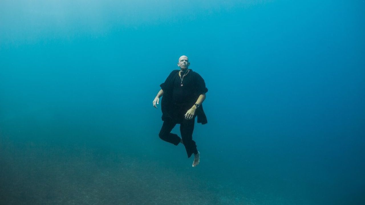 Moine zen depuis ses 19 ans, Loïc Vuillemin a plongé corps et âme dans le monde de l'apnée en 2014.