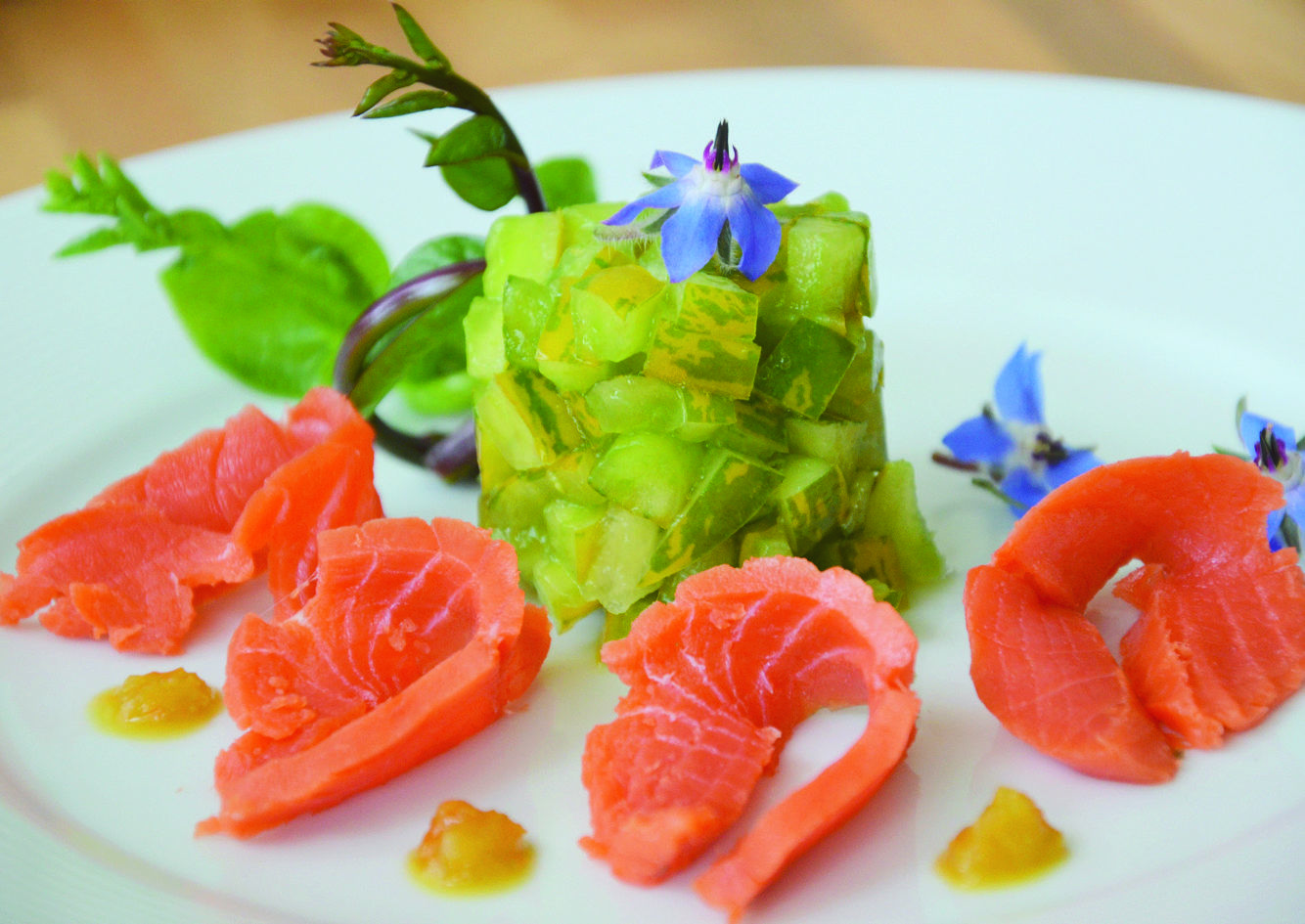 Tartare de tomates, saumon fumé et yuzu