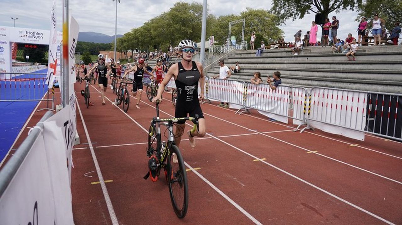 Thibaud Decurnex est passé en 10e position lors de la transition du vélo à la course à pied.