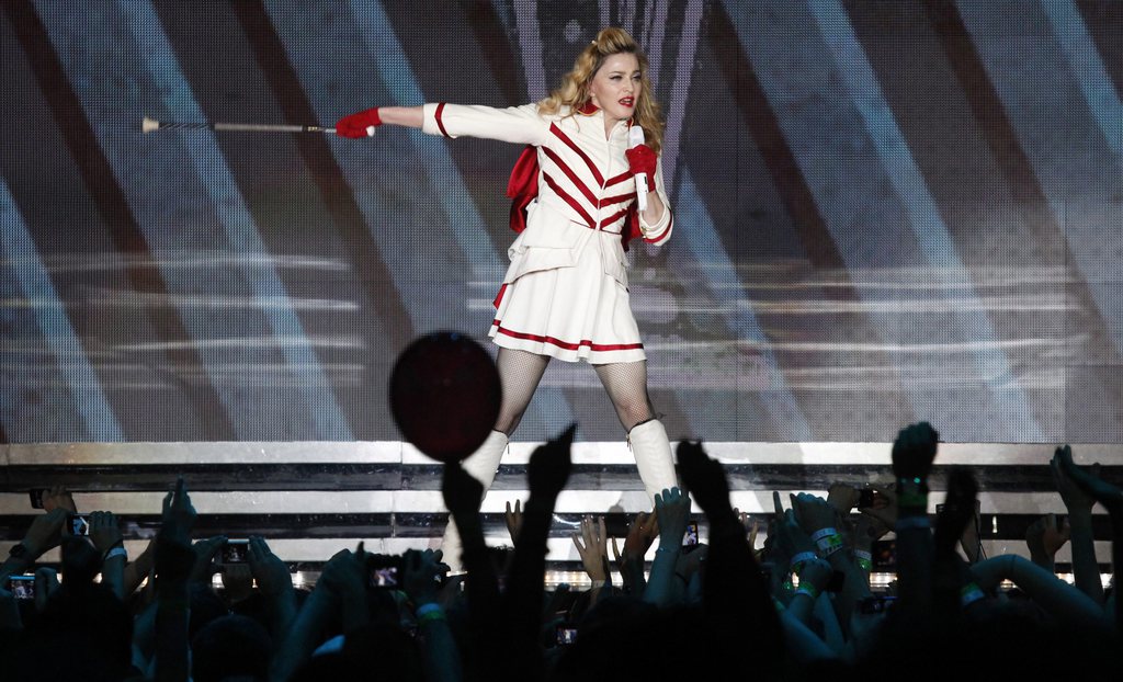 Madonna, ici lors de son MDNA tour au stade olympique de Moscou, a été accusée par un député russe d'avoir travaillé illégalement lors de ses concerts en Russie durant l'été 2012.