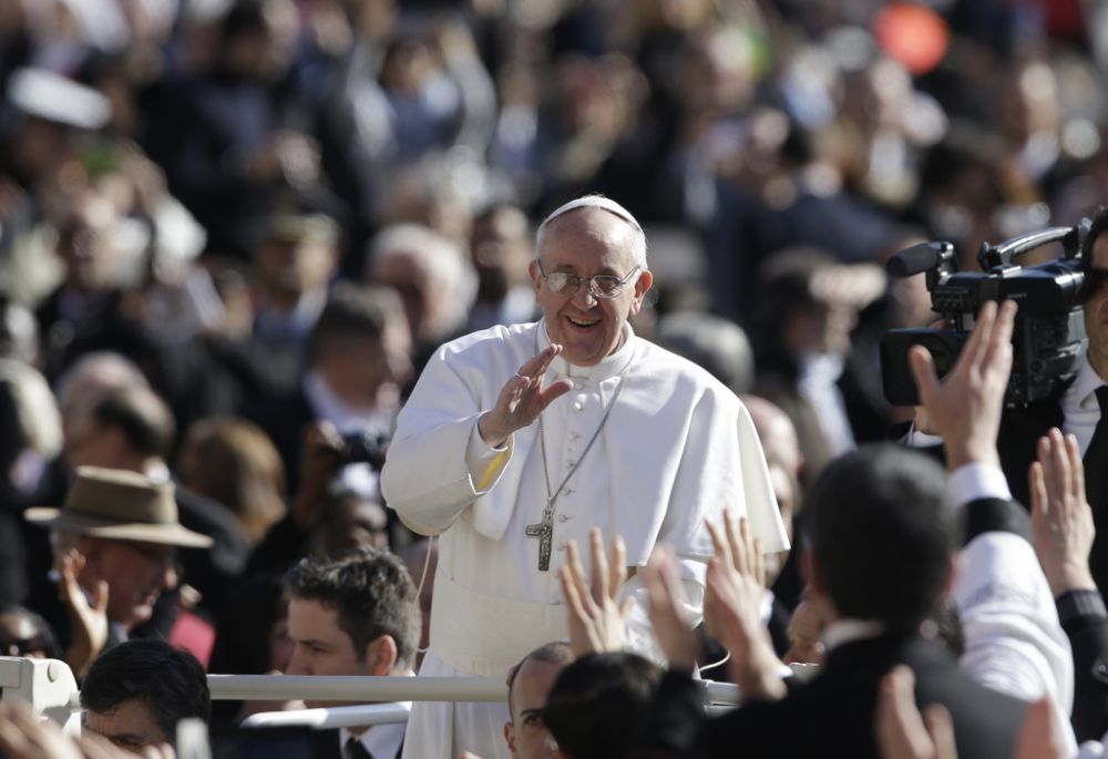 Des dizaines de milliers de fidèles et des dirigeants du monde ont assisté à la messe inaugurale du pontificat de François mardi place Saint-Pierre, au Vatican.