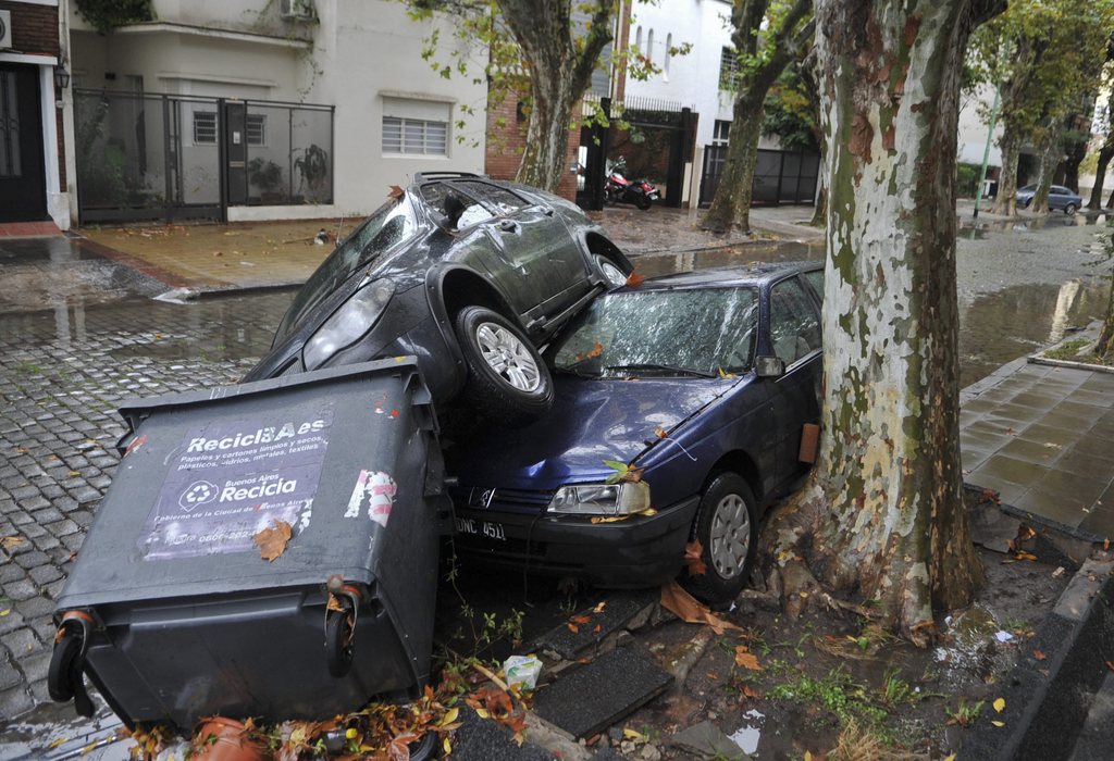 Au moins huit personnes sont mortes suite aux pluies diluviennes qui se sont abattues sur Buenos Aires dans la nuit de mardi à mercredi.