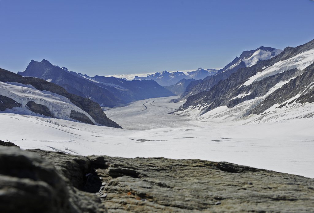 Malgré le réchauffement climatique et le recul des glaciers, la disponibilité de l'eau et la production hydroélectrique ne devraient pas subir d'impact négatif en Suisse au 21e siècle.