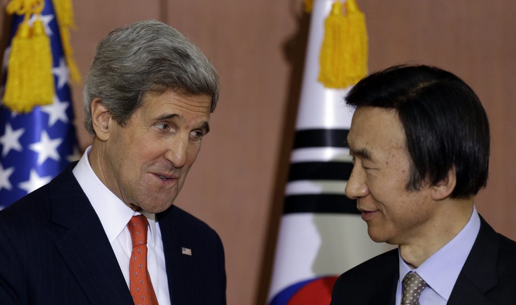 Un communiqué conjoint alors que le secrétaire d'Etat John Kerry achevait une visite à Séoul, semble indiquer qu'Américains et Sud-Coréens (ici le ministre de l'Extérieur Yun Byung-se) entendent revenir sur le chemin diplomatique avec Pyongyang.