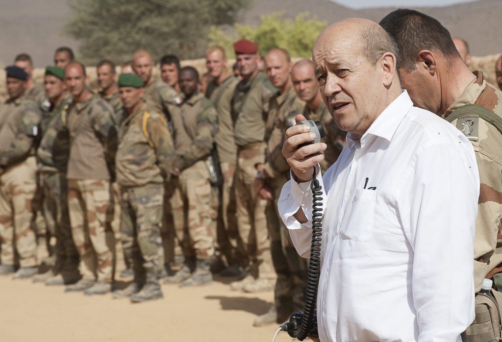 Jean-Yves Le Drian s'est rendu auprès des troupes françaises au Mali. Il s'est notamment adressé aux soldats le 8 mars.
