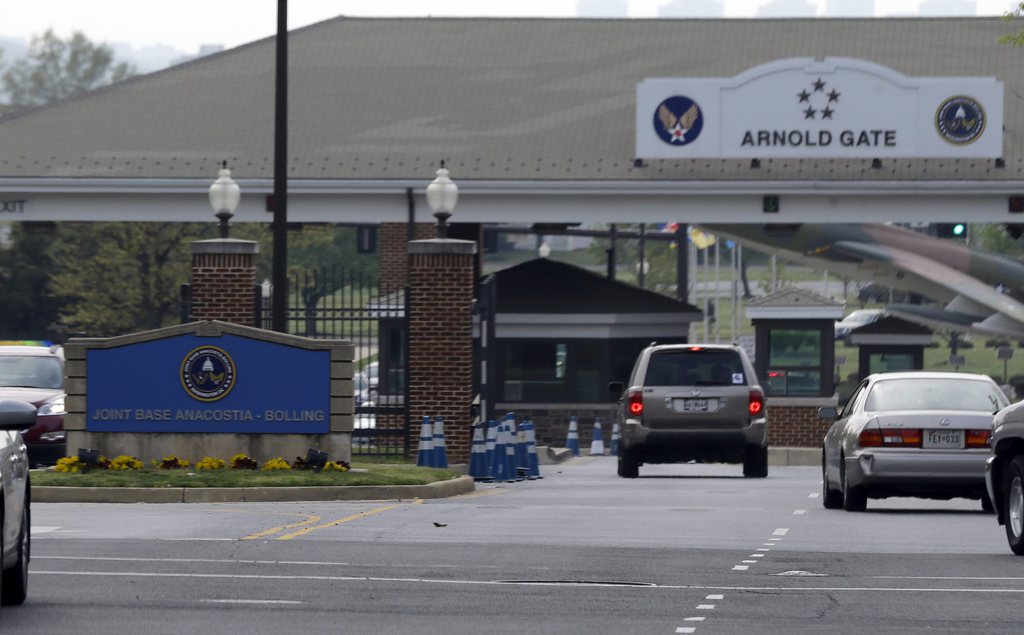 La base militaire Arnold Gate est celle où est trié le courrier pour la Maison Blanche. C'est elle qui a reçu les lettres empoisonnées à la ricine. Un individu a été arrêté dans le Mississippi.