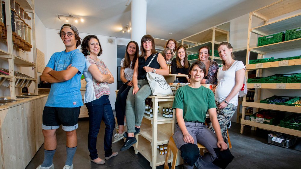 Le  comité de l'épicerie coopérative Le Local à Nyon. Léo Michoud, Laura Calabro, Diane Golay, Cécile Müller, Laurence Devaux, Marine Raffini, Laura Grand, Elise Kellenberger, Fanny Gabioud et Coralie Grand.