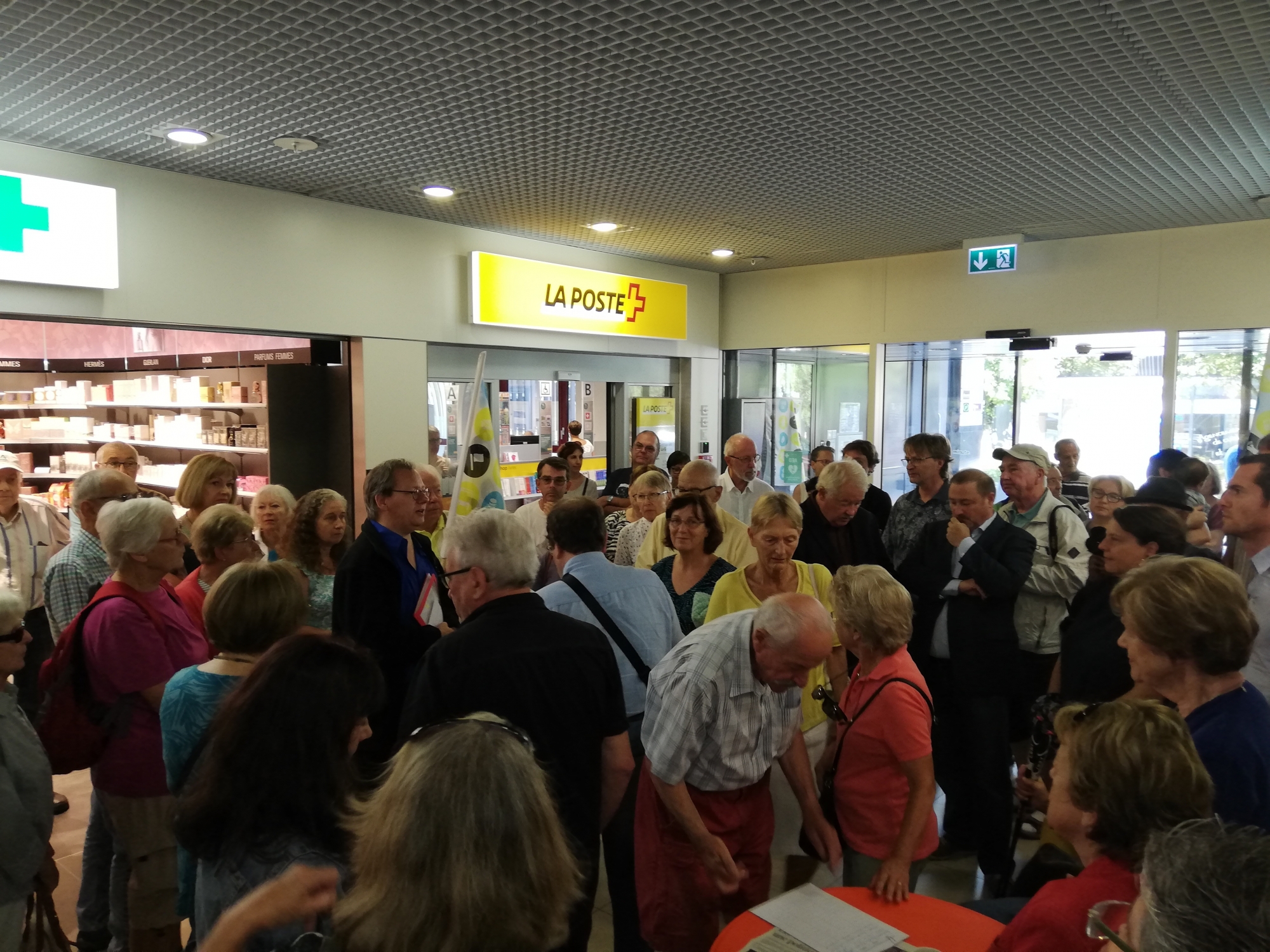 Samedi, une mobilisation a eu lieu devant l'office de la poste de Morges La Gottaz, avec une  récolte de signatures.