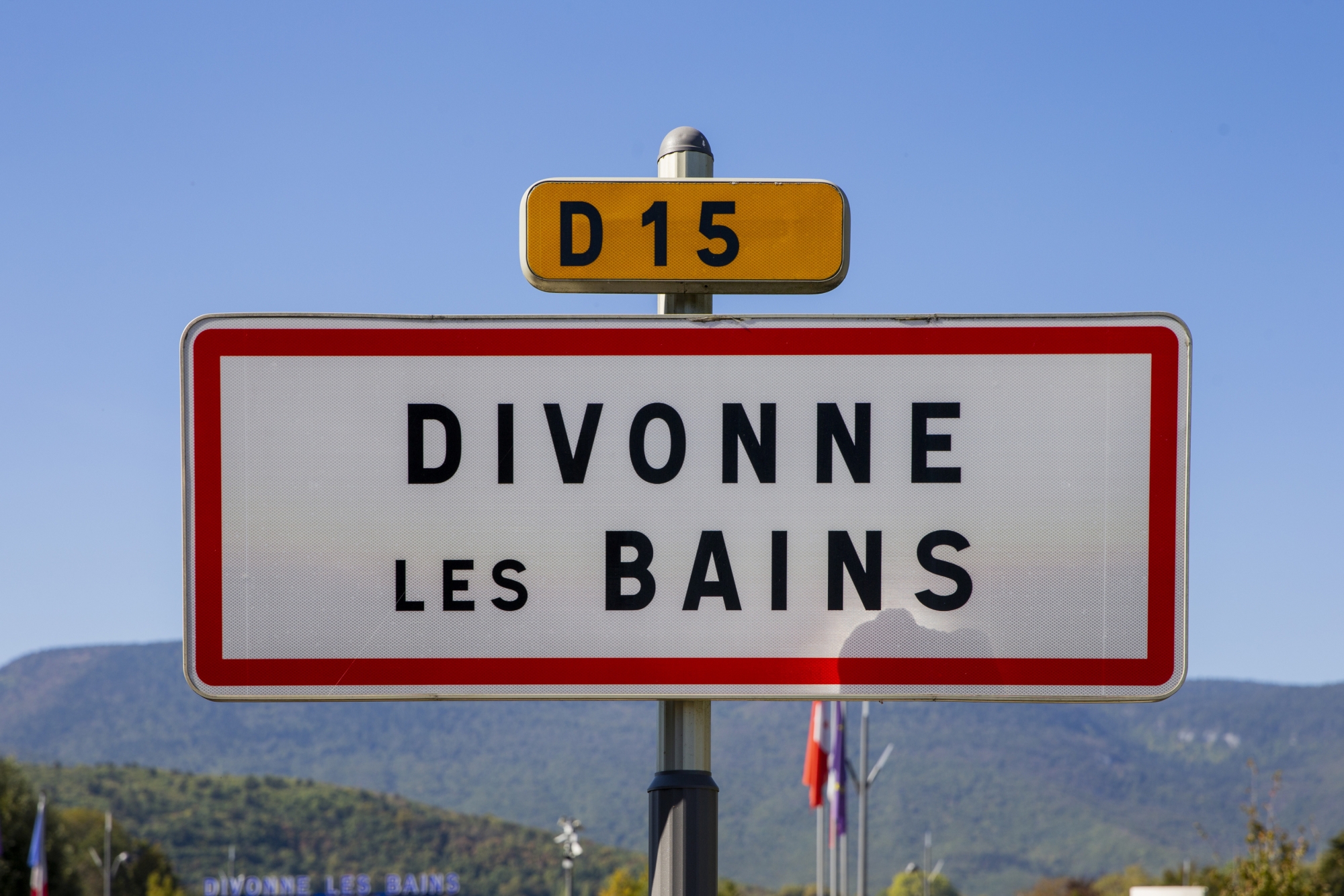 Le projet d'usine d'embouteillage a été abonné par la commune de Divonne-les-Bains.