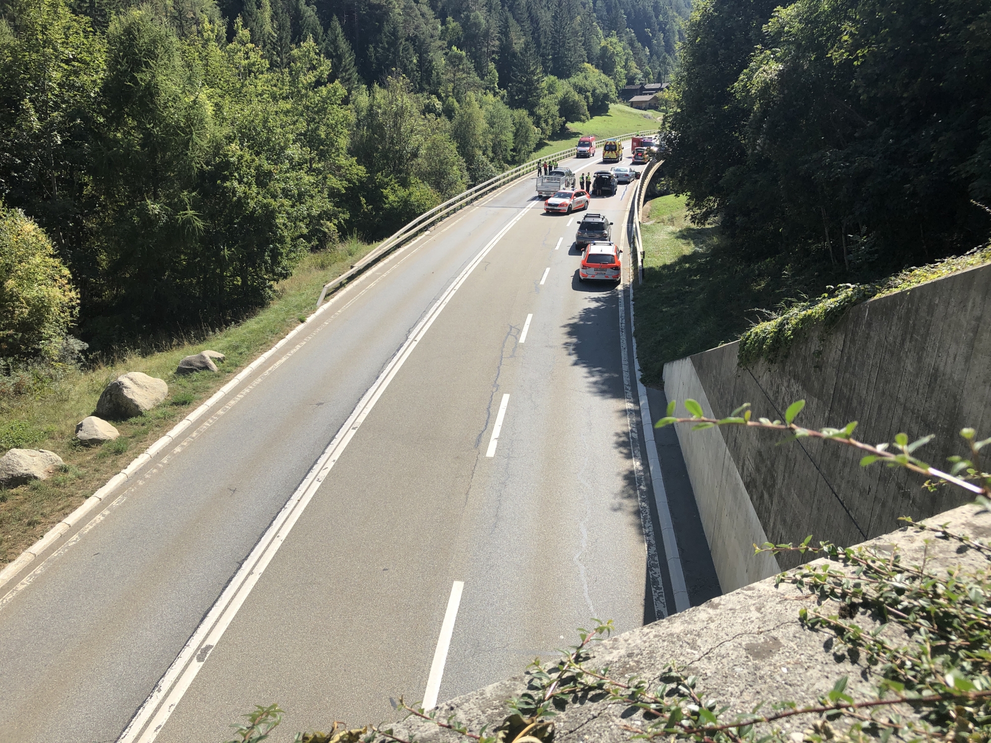 Un accident de circulation survenu samedi entre Orsières et Sembrancher a fait un mort et deux blessés. 