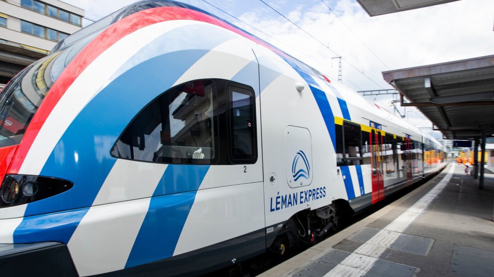 La cadence du Léman Express entre Genève et Coppet passera du quart d'heure à la demi-heure ce jeudi matin.