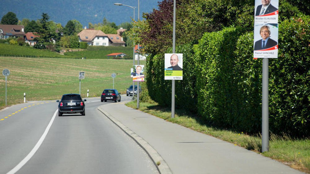 Les portraits des candidats aux élections fédérales fleurissent le long de la route de Divonne à Commugny, comme partout ailleurs dans le canton.