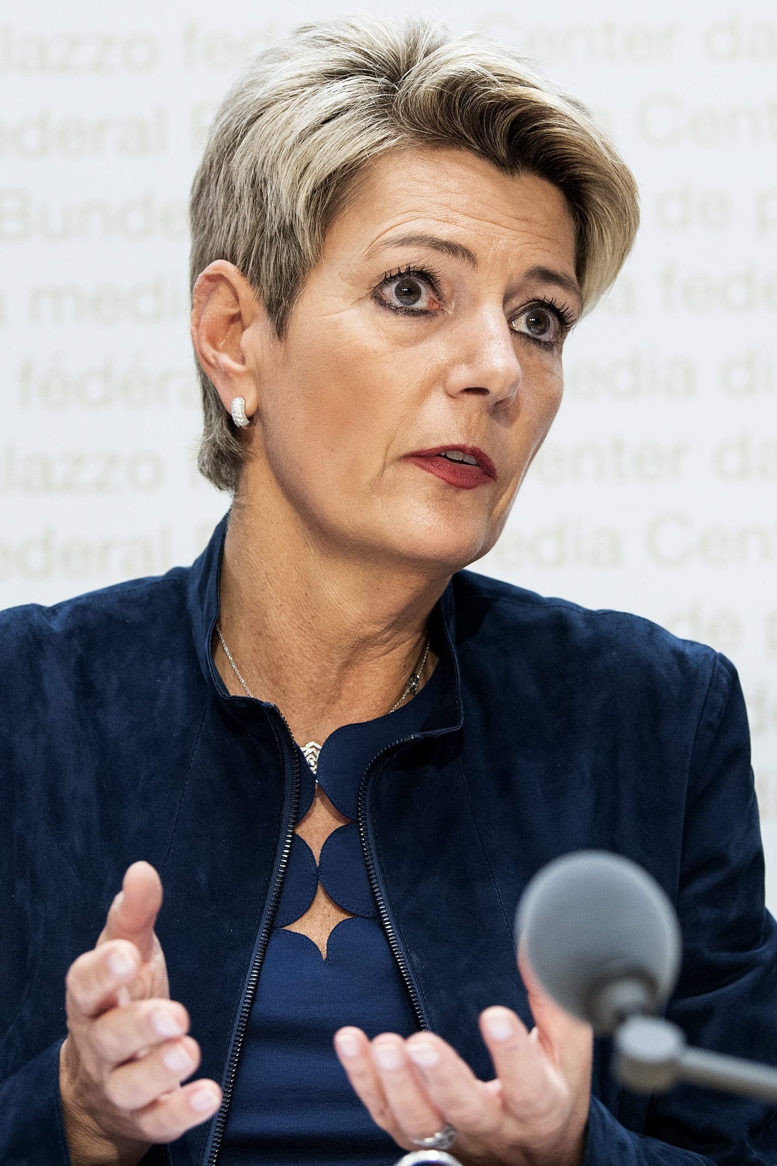 Bundesraetin Karin Keller-Sutter spricht an einer Medienkonferenz zur Botschaft zum Bundesgesetz ueber polizeiliche Massnahmen zur Bekaempfung von Terrorismus, am Mittwoch, 22. Mai 2019, in Bern. (KEYSTONE/Peter Schneider). SCHWEIZ BUNDESRAT