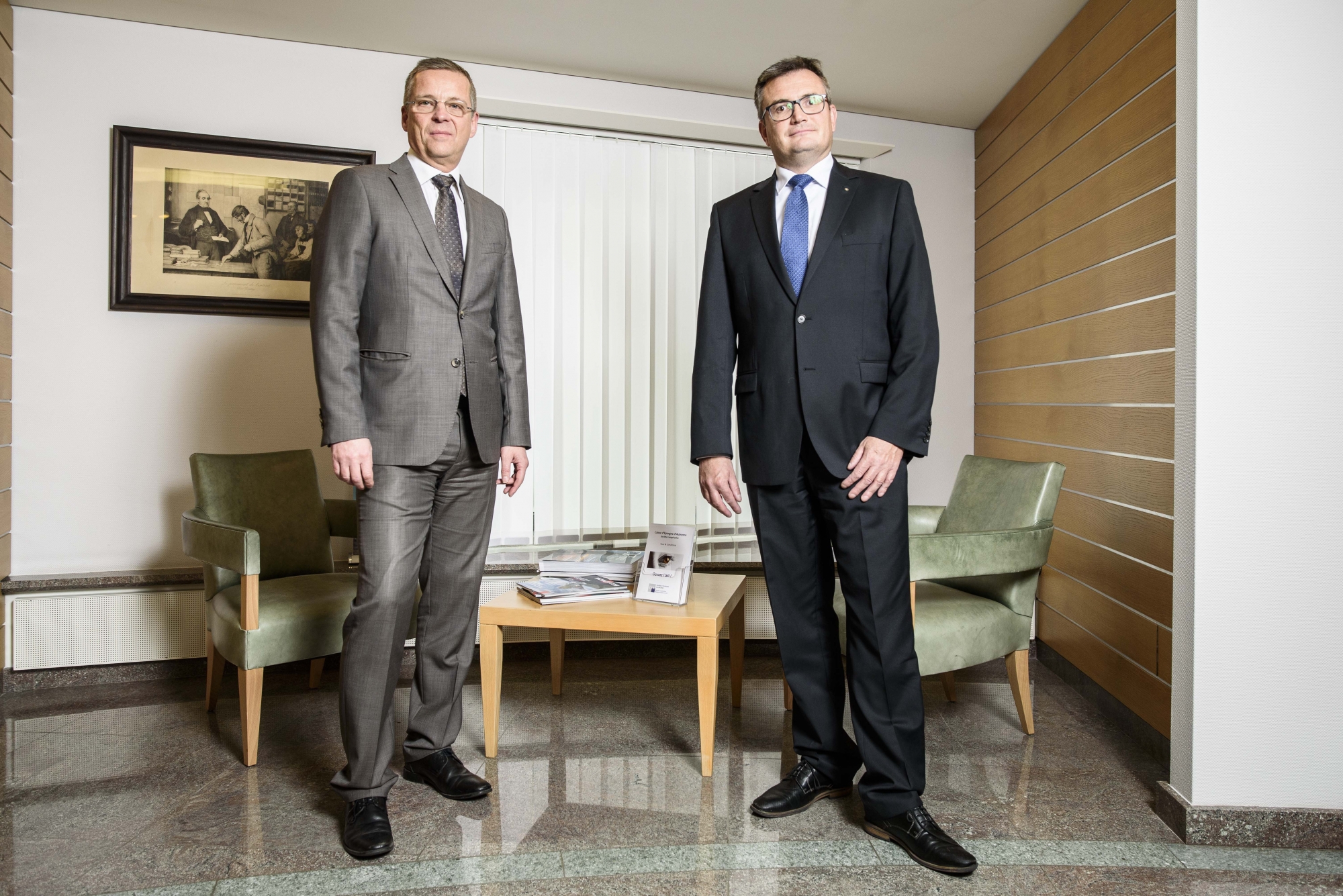 La Caisse d’Epargne d’Aubonne se hisse à nouveau à la première place parmi les meilleurs banques de détail de Suisse. Ses deux directeurs: Fabio Mosena (à g.) et Olivier Thibaud (à dr.).

