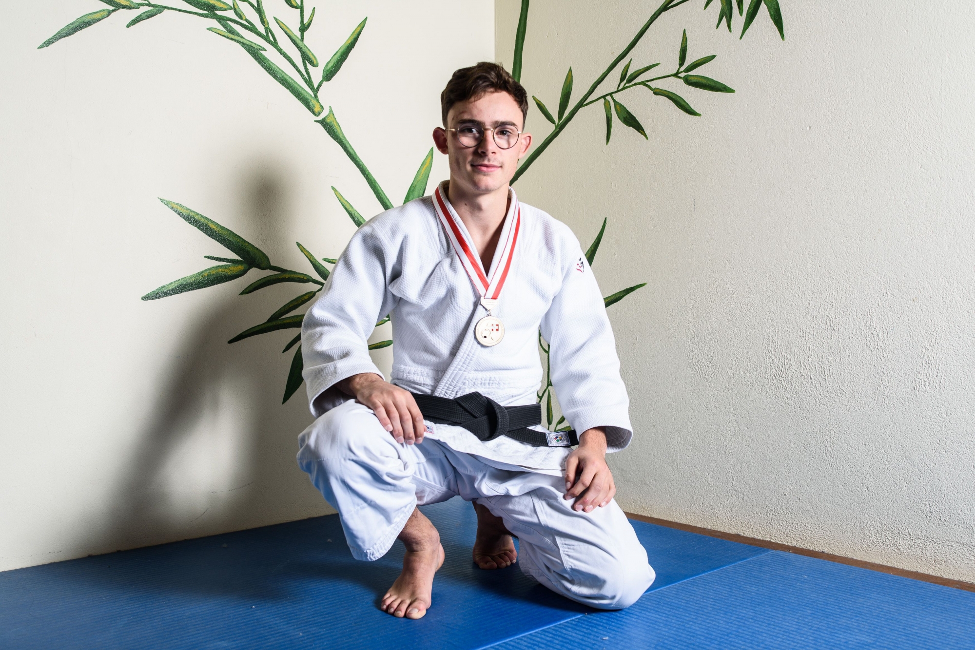 Léonard Payraudeau pose avec sa médaille autour du cou. Ambitieux, il en aurait bien voulu une deuxième.