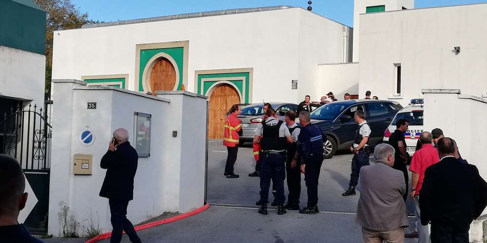 La mosquée de Bayonne a été la cible de l'attaque d'un homme âgé, qui s'en est ensuite pris à deux hommes en leur tirant dessus avec une arme à feu.