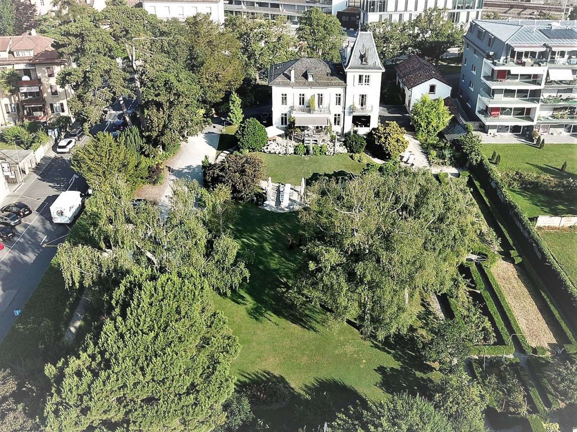 Le jardin de la Maison d'Igor, à la rue Saint-Domingue: un exemple typique de ces espaces verts accolés à une maison de maître, qu'il s'agit de préserver.