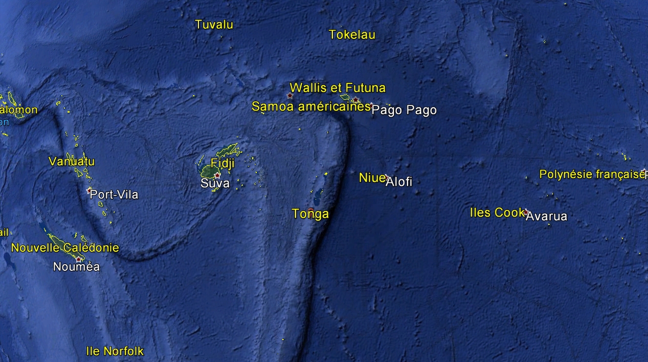 L'archipel des Tonga est  situé à 2000 kilomètres au nord-est de la Nouvelle Zélande et à 650 km à l'est de Fidji.