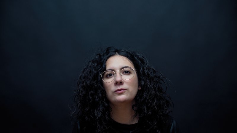 La compositrice-interprète Alexandra Stréliski met en lumière le côté intime et vulnérable du piano solo.